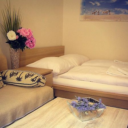 Penzion Marriot Trnava Luaran gambar